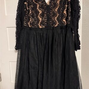 Elegant Rare Beauty Black Lace & Tulle Formal Woman’s Dress s